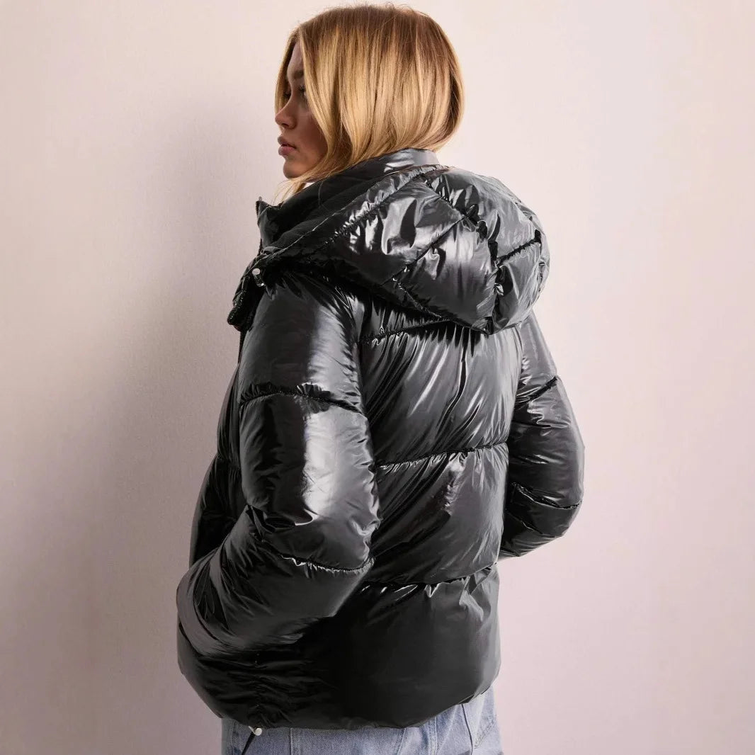 Mira – Sleek Quilted Hooded Puffer Jacket Women
