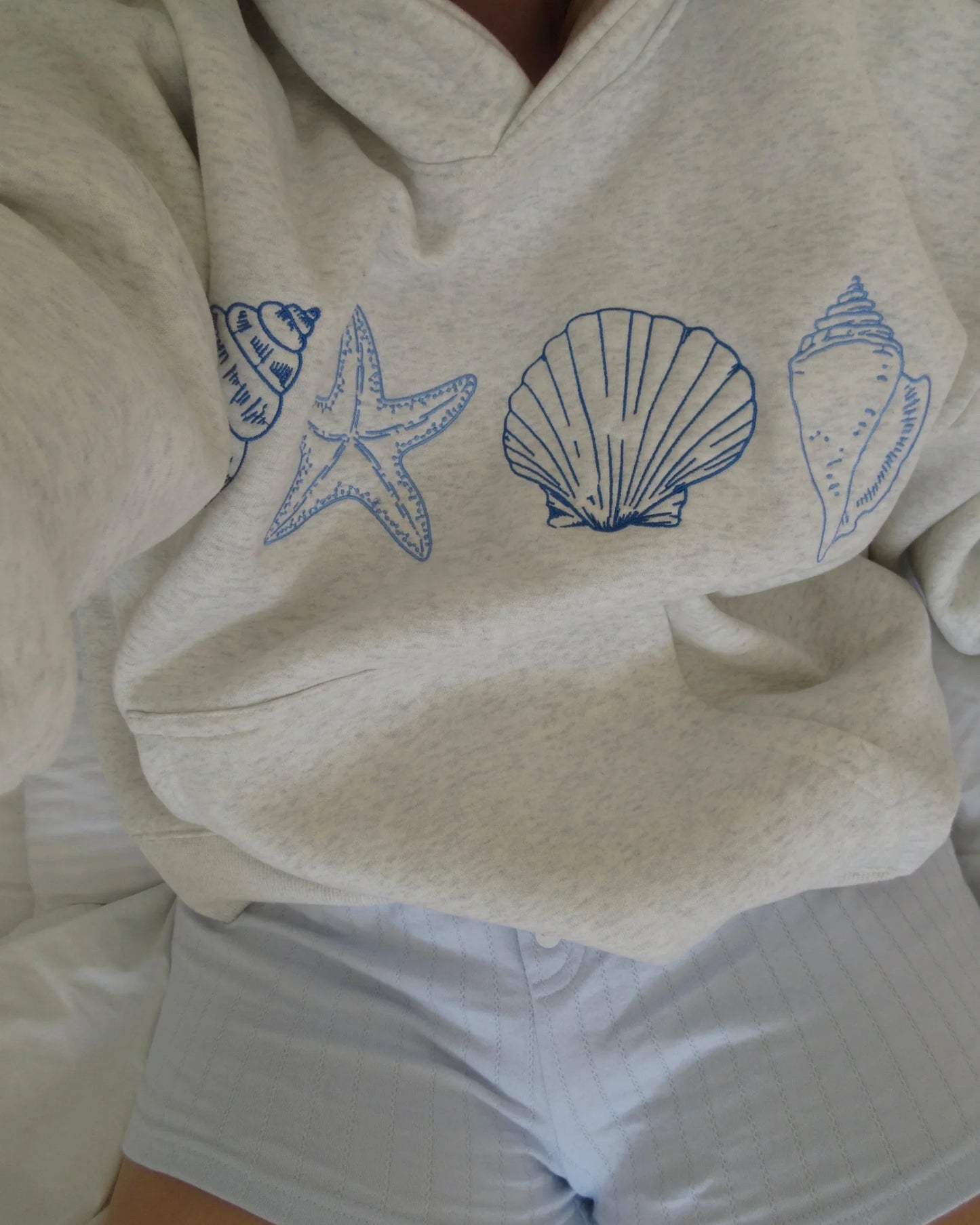 Isla – Coastal Graphic Hoodie