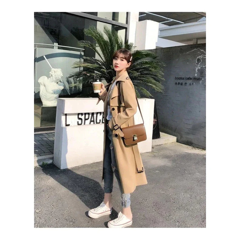 Katarzyna – Klasyczny Trencz Damski z Paskiem